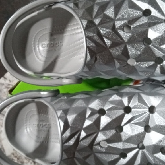 Crocs in silver/ Crocs women's size 9 - Picture 6 of 9